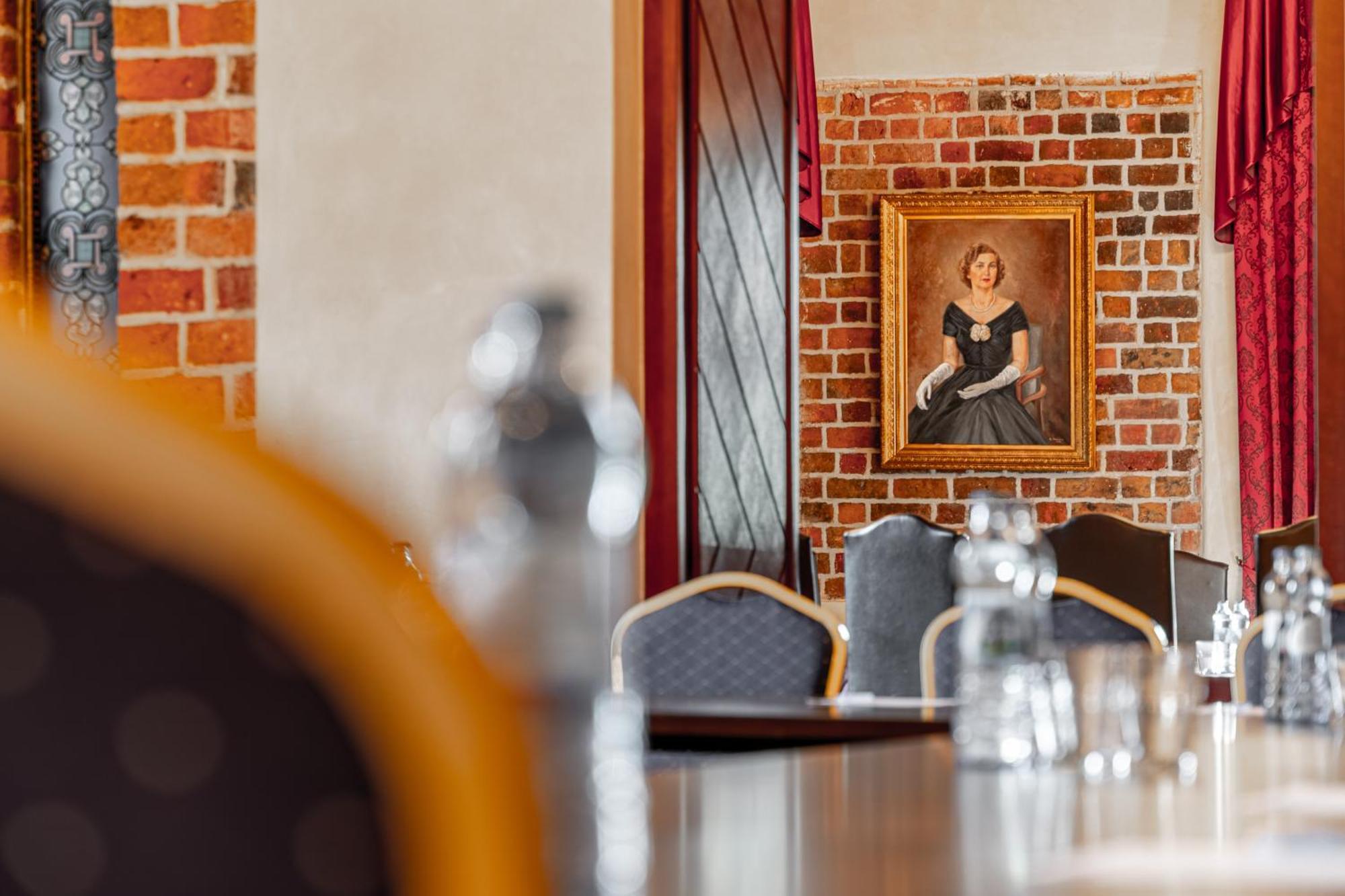 Zamek Uniejow Lejlighedshotel Eksteriør billede